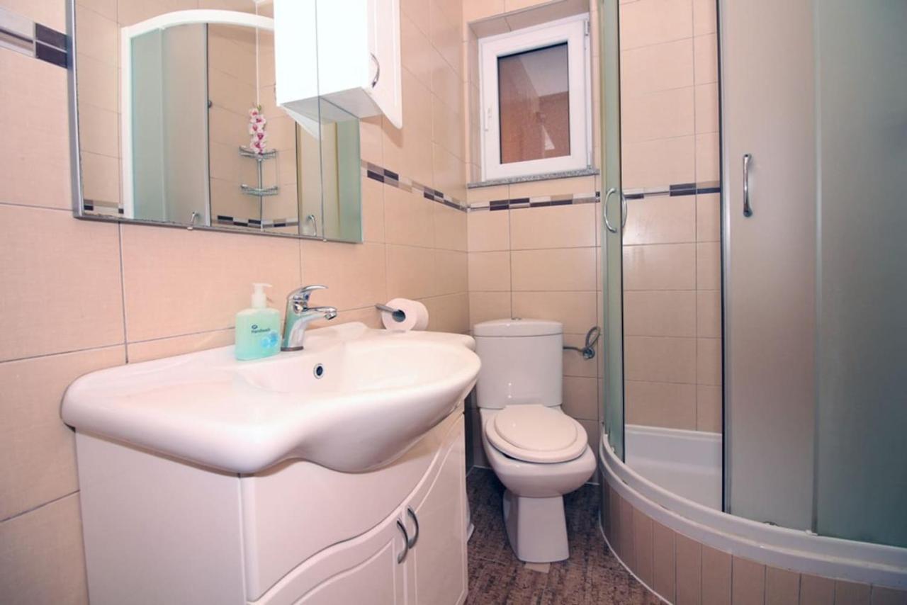 4 Bedroom Apartment In Tisno Εξωτερικό φωτογραφία